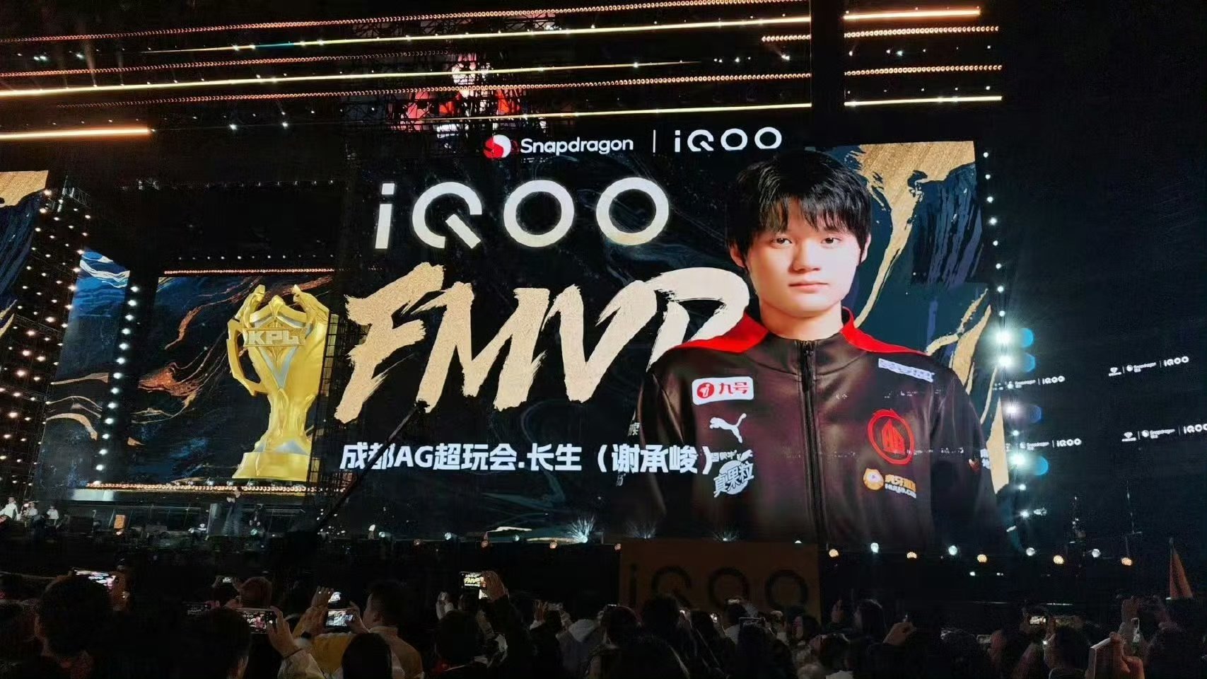 爱游戏体育-Rookie回归赛场,惊险取胜首场状态亮眼,G2观众沸腾!的简单介绍