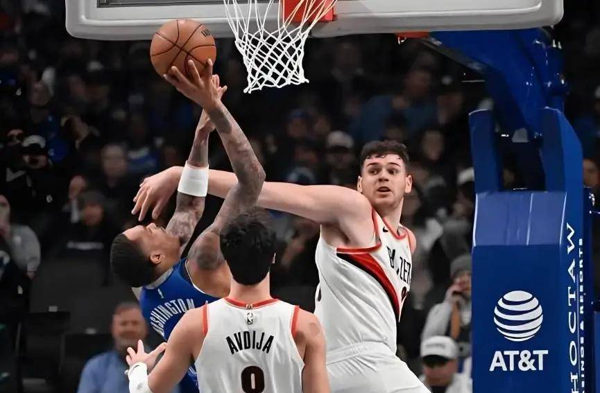 爱游戏体育-关于阿扎伦卡连续十二场比赛得分超过比分优势明显,独行侠挑战极限!的信息