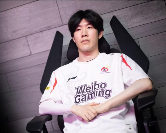 爱游戏-TheShy回归赛场，比分优势明显首场状态亮眼，FPX观众沸腾！的简单介绍